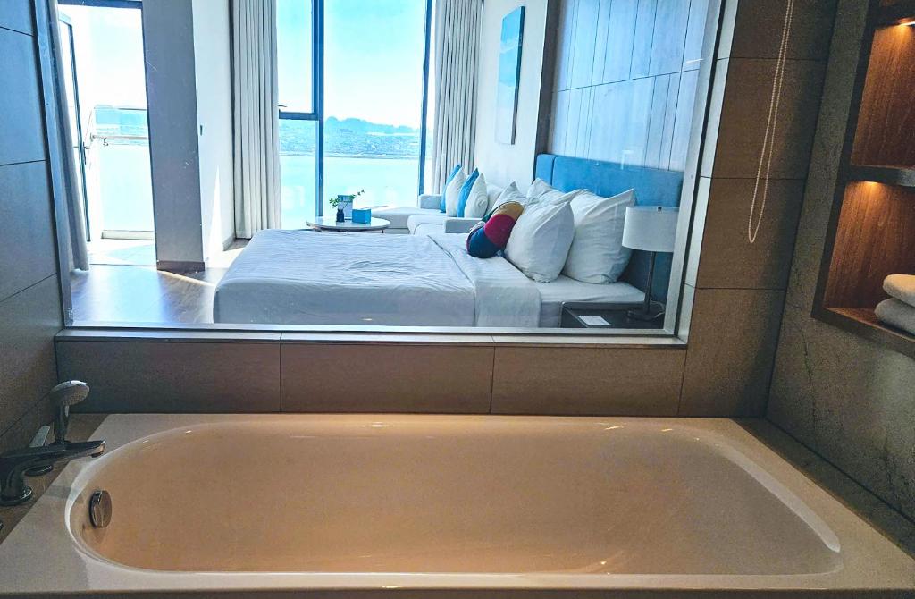 Highfloor View Beach in Alacarte Ha Long – Ha Long Bay